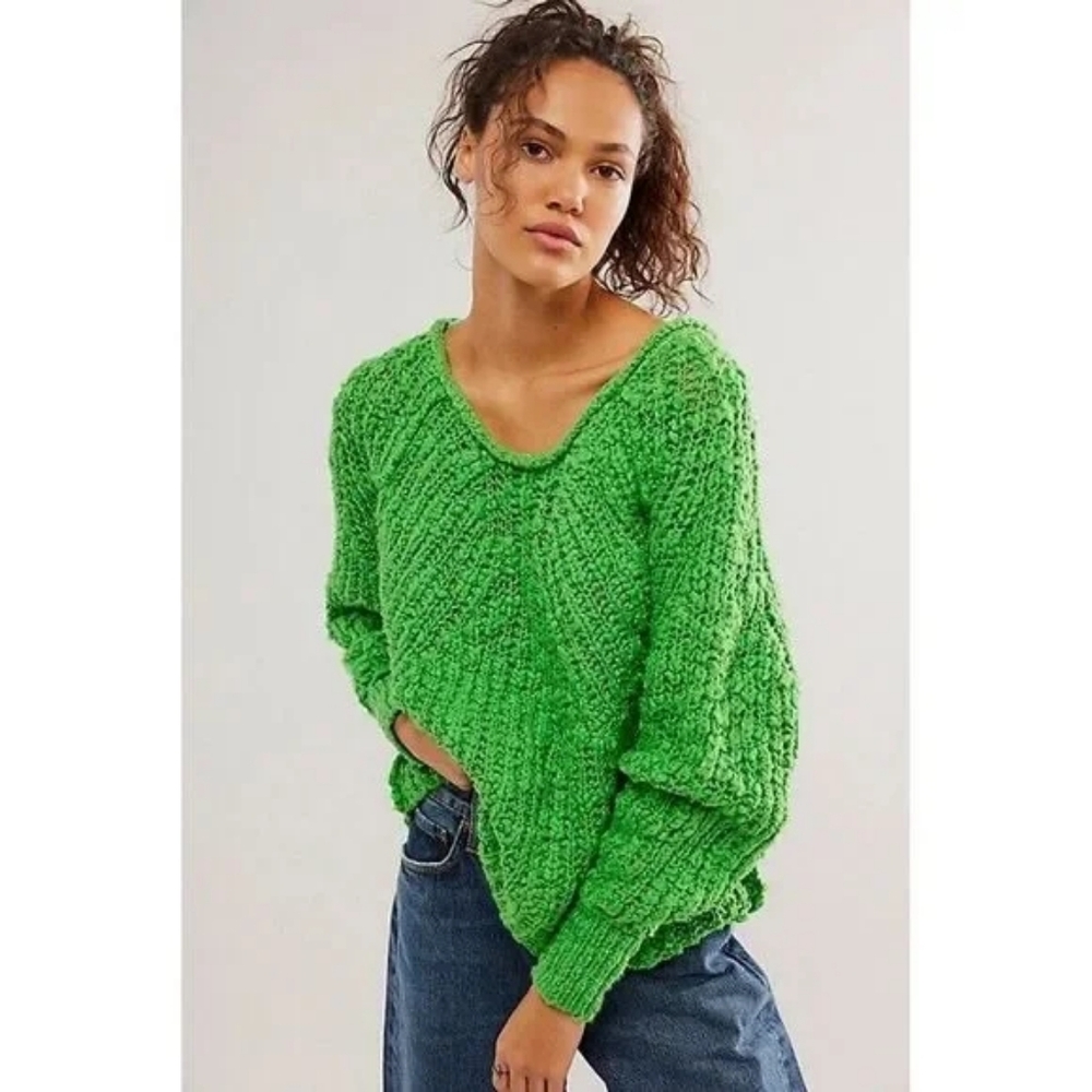 Free People "Green In A Swirl"‎ chunky knit pullover sweater. NWT. Size XS.